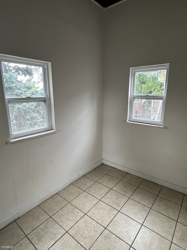 Building Photo - 1 br, 1 bath Duplex - 3724 Winnebago Stree...