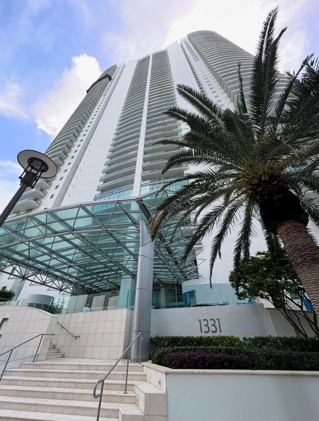 Building Photo - 1331 Brickell Bay Dr