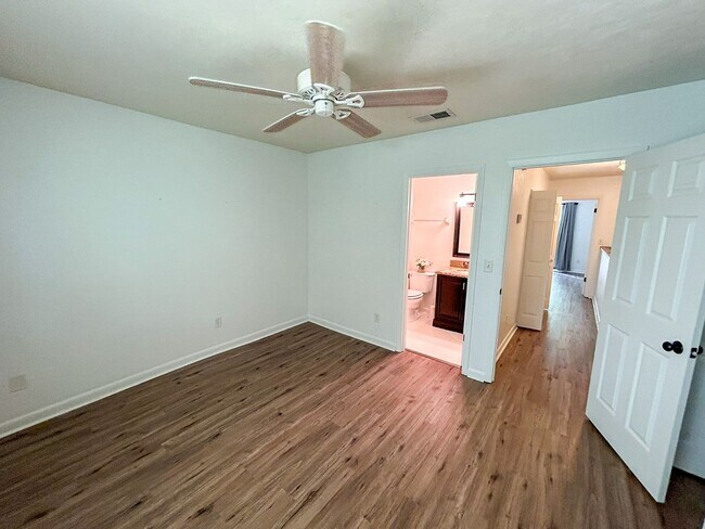 Building Photo - Pickwick Park #805 - Pet Friendly!