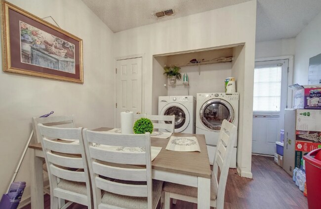 Building Photo - 1216 Bringle Ferry Rd