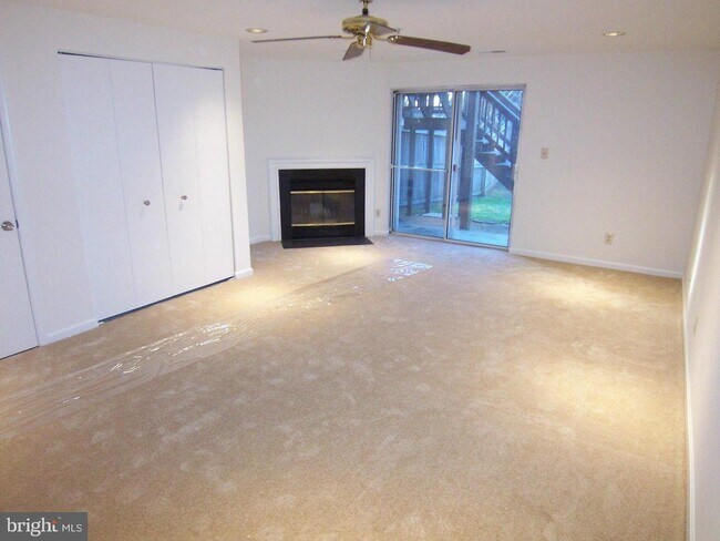 Building Photo - 1336 Foxglove Square