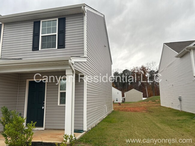 Building Photo - A beautiful home with 3 bedrooms