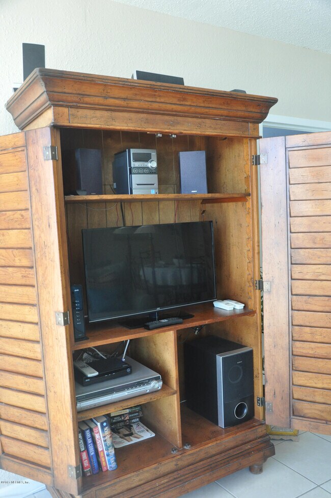 Building Photo - 601 1st St