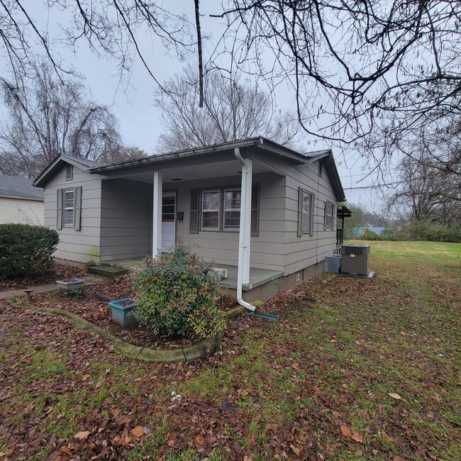 Building Photo - 2/1- Cookeville City Limits- Rental Home