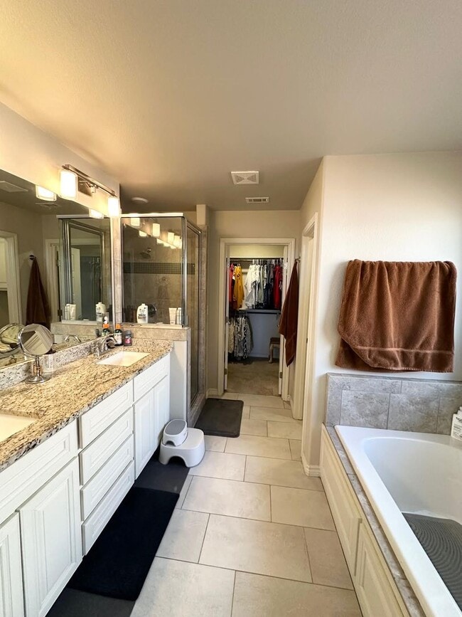 Building Photo - 4 Bedroom 2 Bathroom Property Ready to Rent!