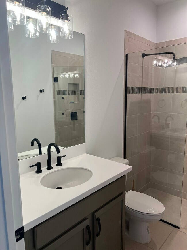Building Photo - 5115 Los Robles Ct