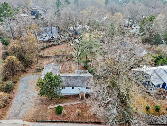 Building Photo - 607 N Greensboro St