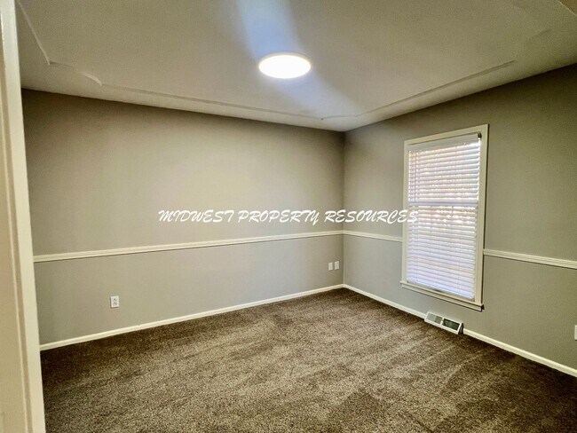 Building Photo - Spacious 4-Bedroom, 3-Bathroom Home with Fenced Yard and Bonus Spaces!