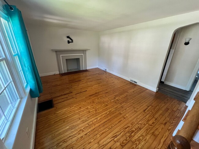 Building Photo - Beautiful Single Family Home in East Sprin...