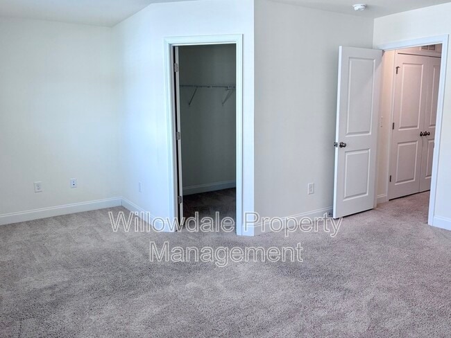 Building Photo - 456 La Maison Ave