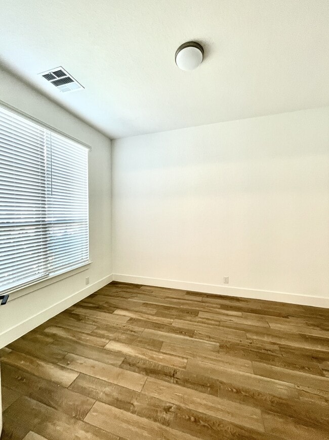 Building Photo - 126 Huntwick Dr