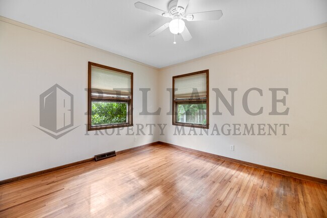 Building Photo - 614 N Brownthrush Ln
