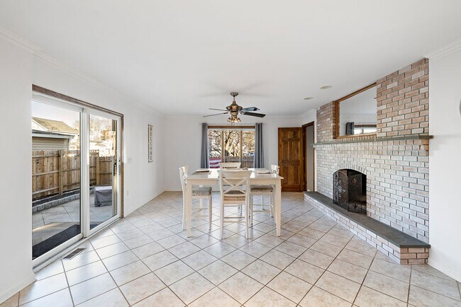 Sliders to outdoor area - 14 Plymouth Ave