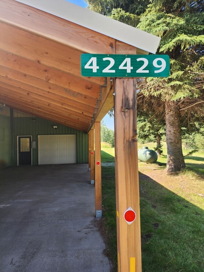 Building Photo - Awesome single-level studio with ample sto...