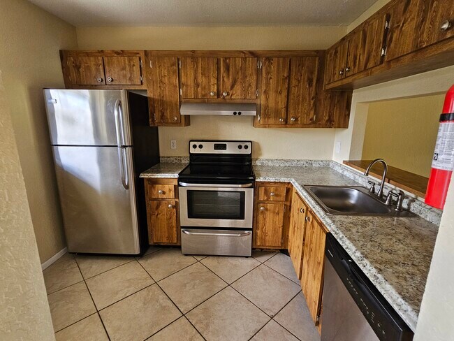 Building Photo - 7113 Golf Colony Ct