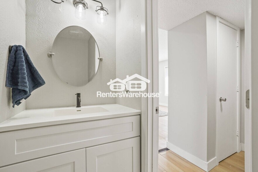 Building Photo - 1321 W 135th Dr
