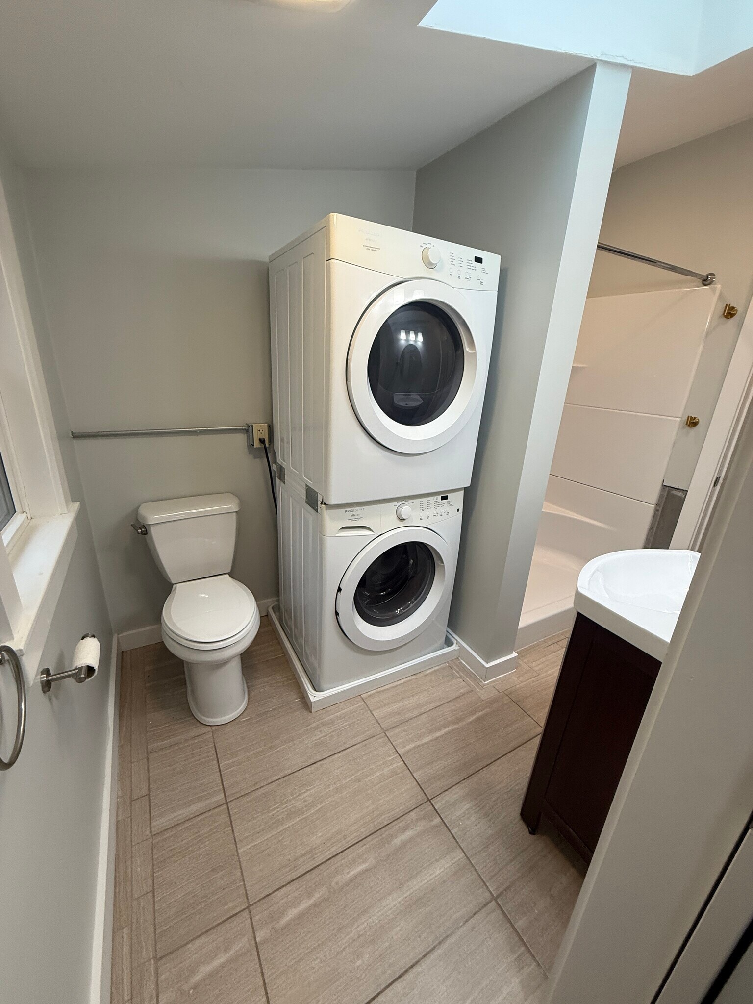 Building Photo - 7 Maverick St