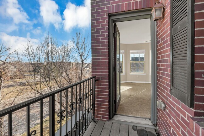 Building Photo - 2933 Central Park Blvd