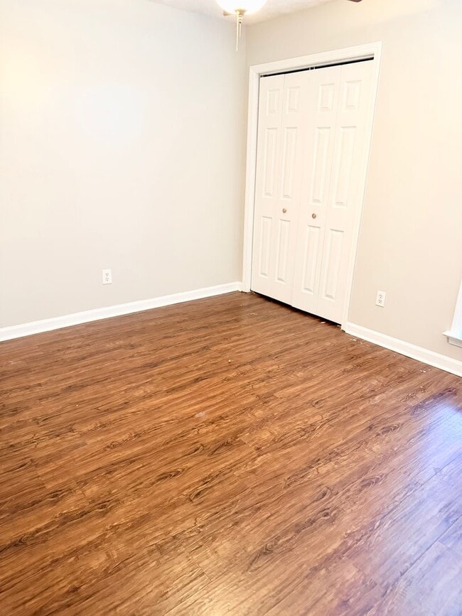 Building Photo - Halcyon Summit Rental