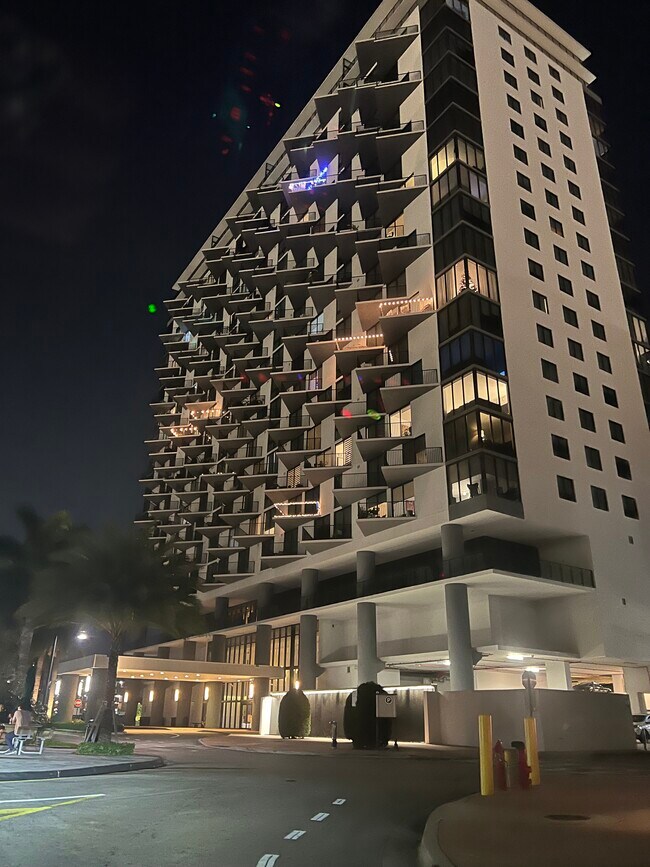 Building Photo - 5252 Paseo Blvd