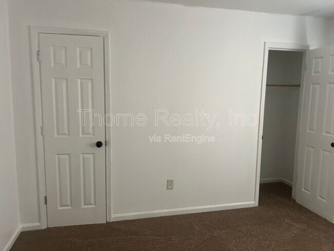 Building Photo - 1121 Brownview Dr