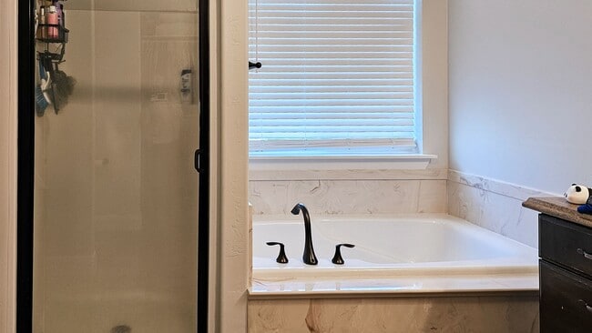 Building Photo - Summerfield Townhome