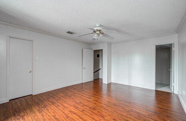 Building Photo - 823 S Ripple Creek Dr