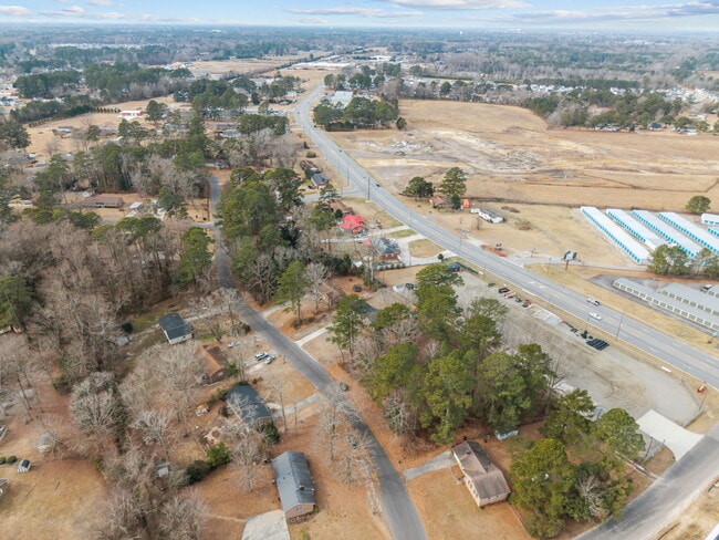 Building Photo - 340 Circle Dr