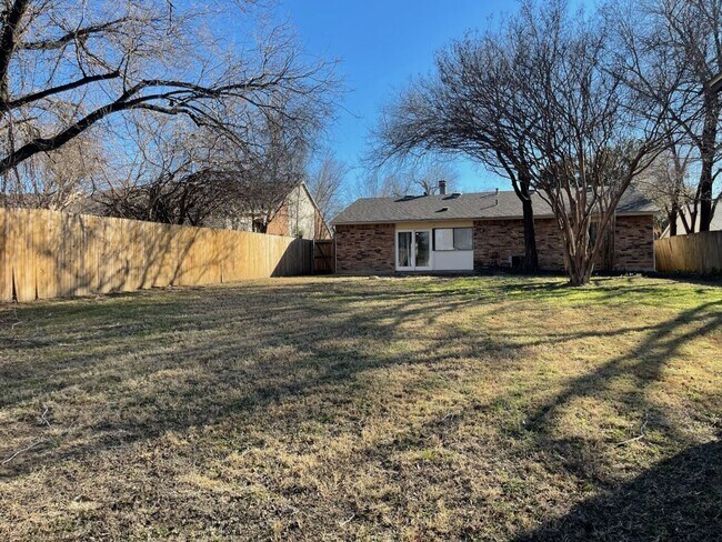 Building Photo - 6521 Blackberry Dr