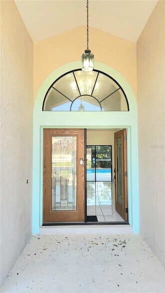 Building Photo - 3037 Crest Dr