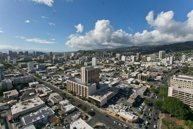 Building Photo - 1515 Liona St