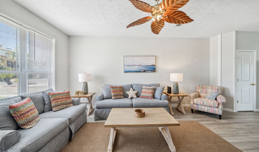 Building Photo - 5726 Beach Dr