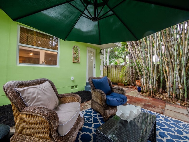 Building Photo - 418 N Palmway