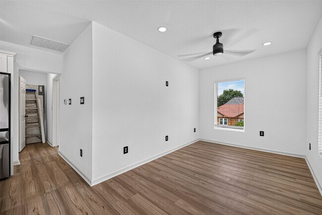 Building Photo - 3701 Hutchins St