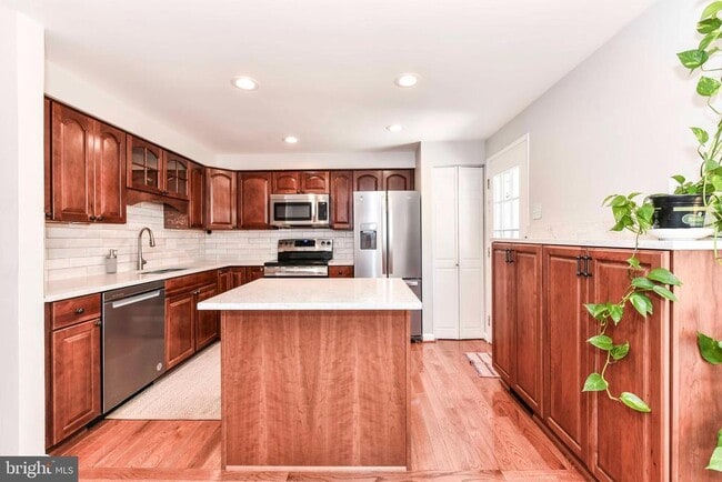 Building Photo - 261 Gundry Dr