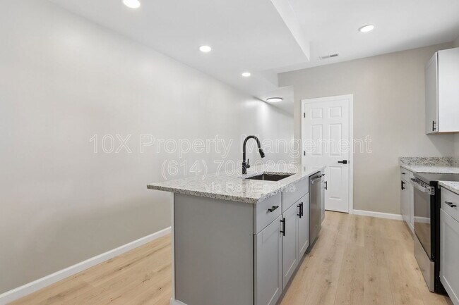 Building Photo - 1209 E Whittier St