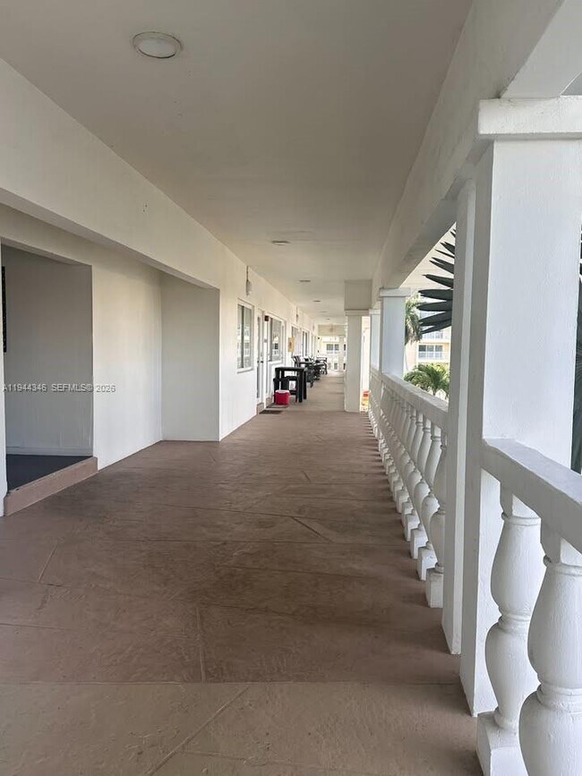 Building Photo - 2895 NE 32nd St