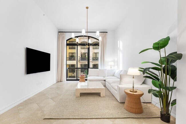 Building Photo - 701 S Olive Ave