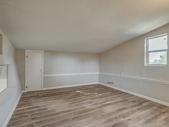 Building Photo - 6409 Miles Ln