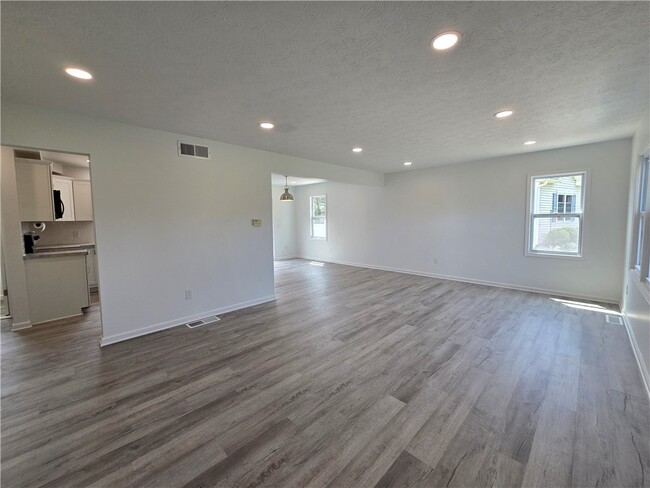Building Photo - 51 Grangerford Heights