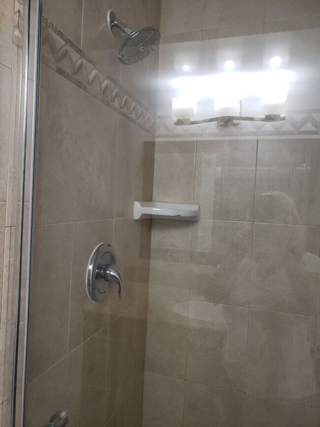 Building Photo - 7594 Courtyard Run W