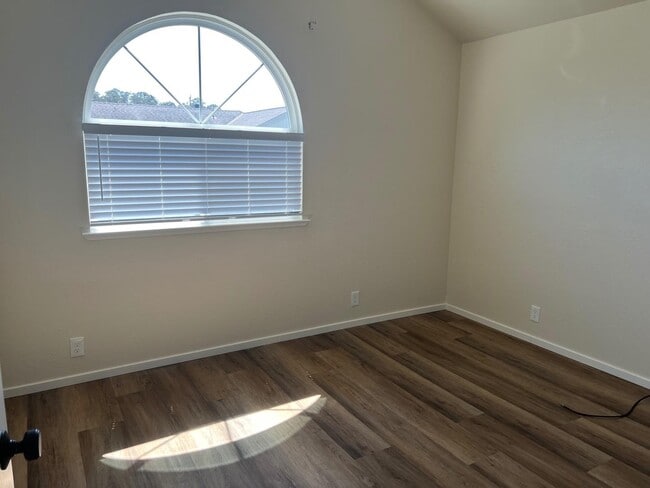 Building Photo - 2674 Christine Oaks