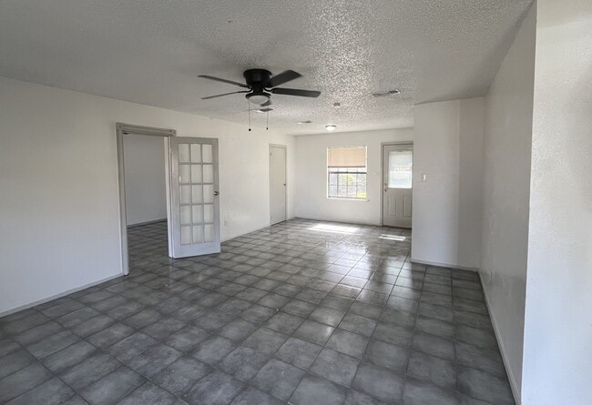 Building Photo - 409 Chapparal St