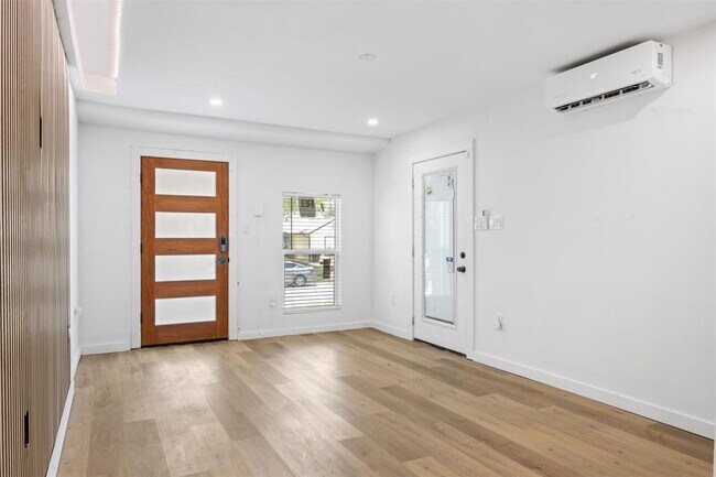 Building Photo - 4512 W Village Ct