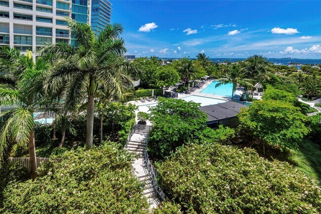 Building Photo - 2821 S Bayshore Dr