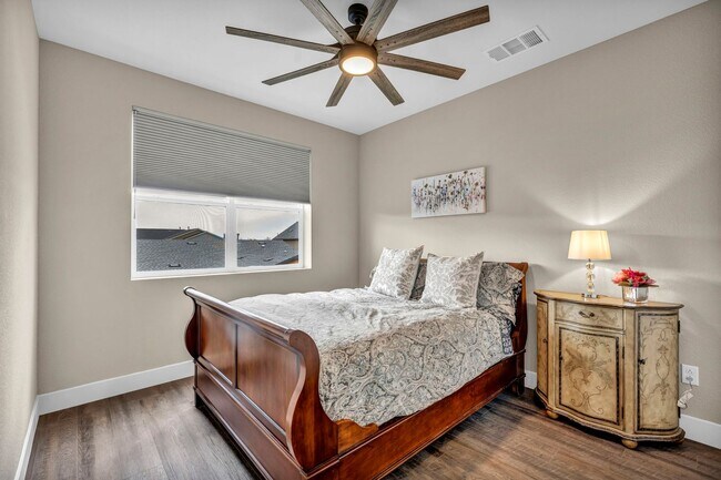 Building Photo - 619 Camargue Trl