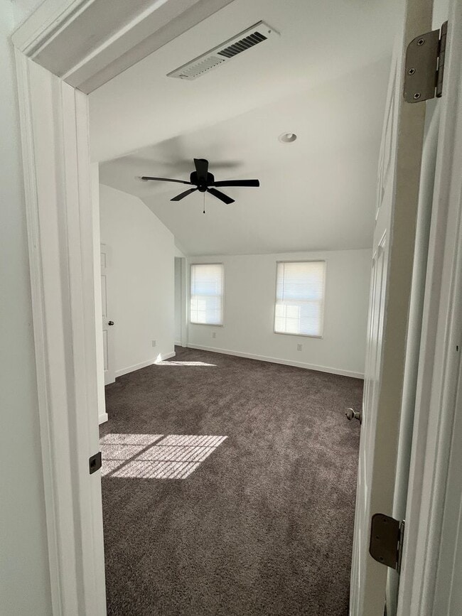 Building Photo - Beautifully renovated home in the desired Rivermont area!