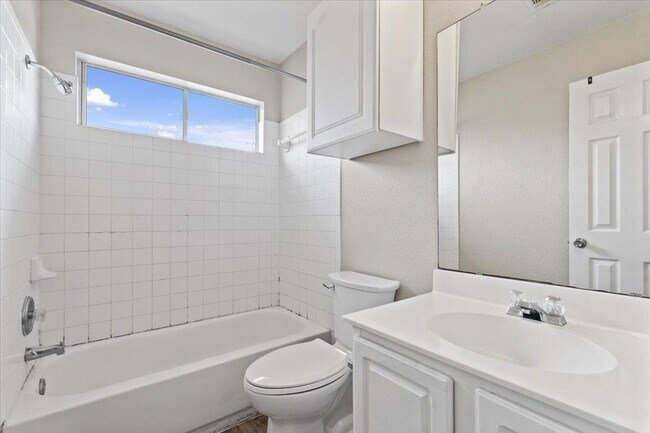 Building Photo - 1612 Rossport Bend