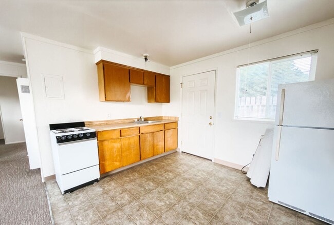 Building Photo - Charming 2-Bedroom Apartment Near the Hammond Trail – McKinleyville, CA