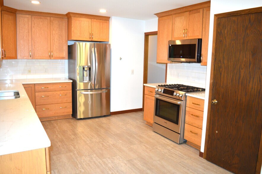Building Photo - 1870 Sand Ridge Ct